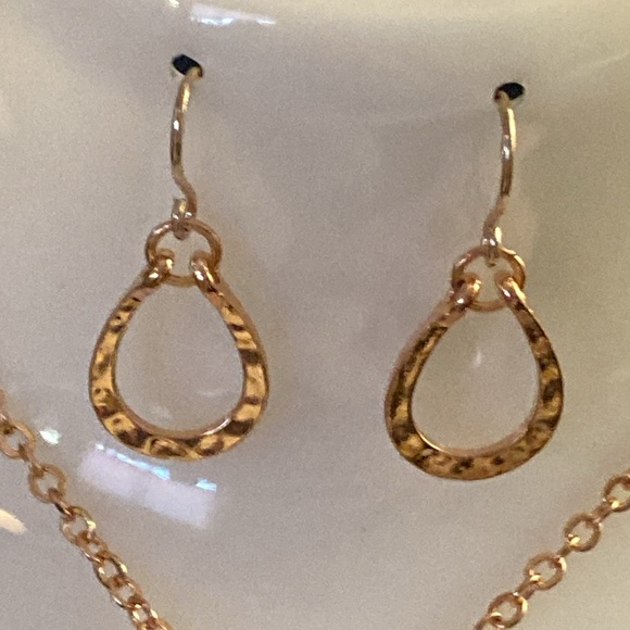 NWOT - Rose Goldtone Horseshoe Style Fringed Pendant and Matching Earring Set - Picture 2 of 12